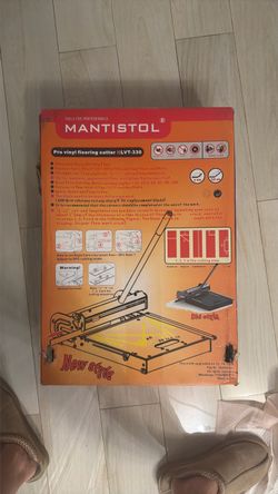Vinyl floor cutter