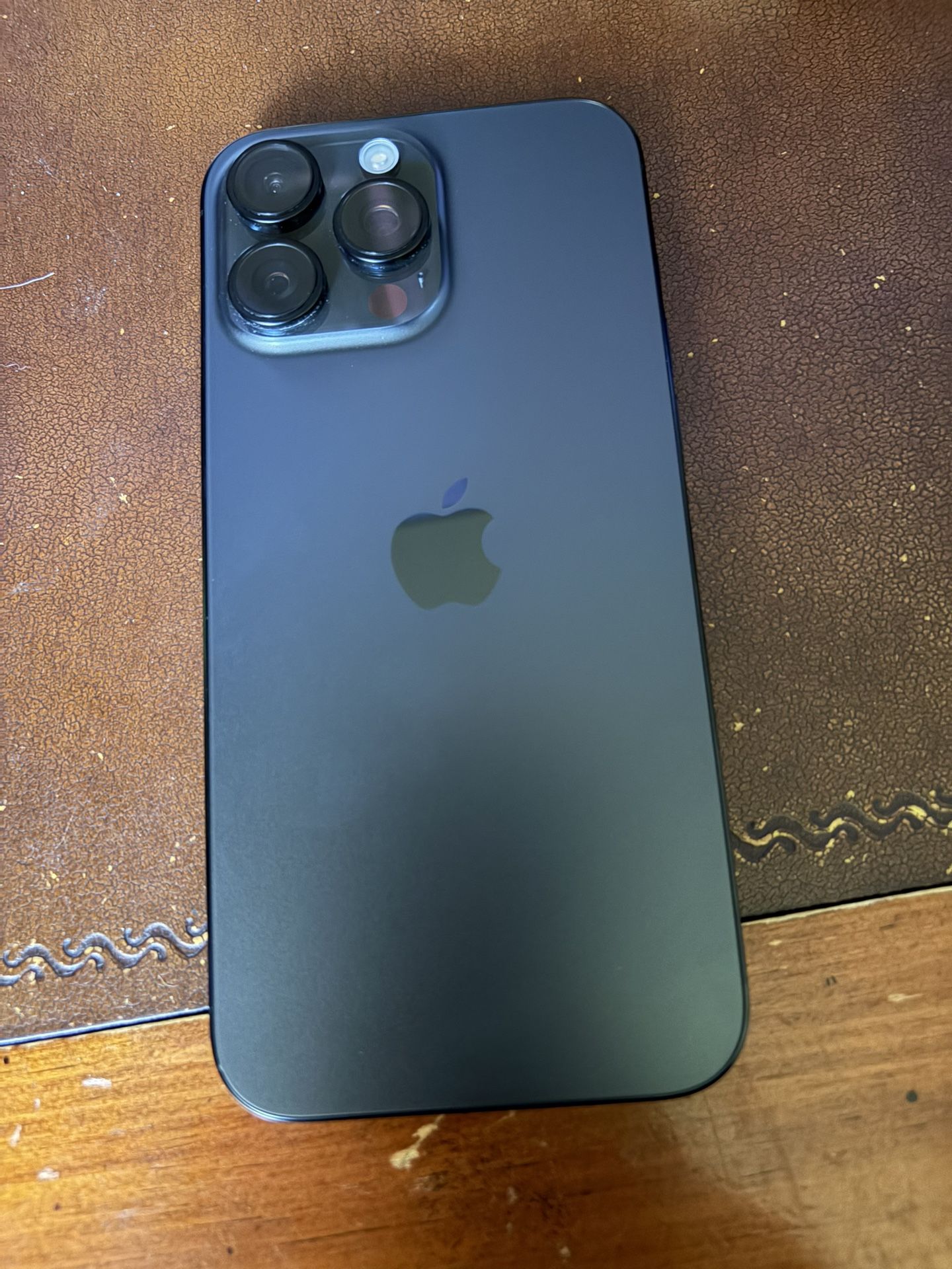 iPhone 16 Pro Max (Unlocked)