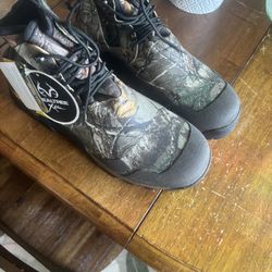 Men’s size 14, western chief, real tree waterproof boots.