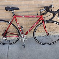 Trek 2200 Road Bike (fits 6ft + Rider)