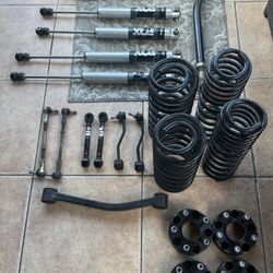 Jeep JL 3.5 In Fox Suspension / JKS Springs & Accesories