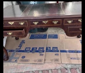 HENREDON Tooled Leather Top Mahogany Writing Desk