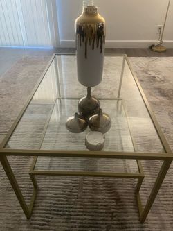 LIKE NEW COFFEE TABLE