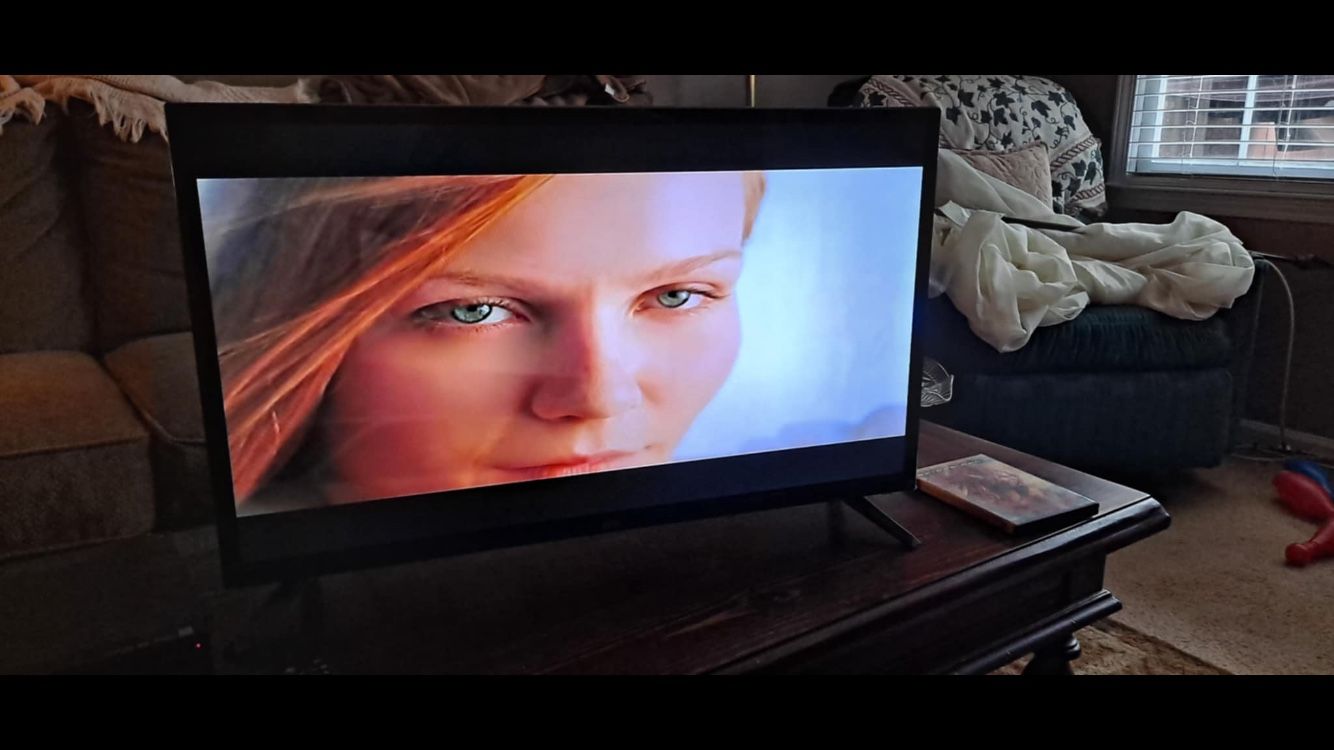 2 32in TVs For Sale Please Read Description 