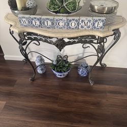 Entry way table
