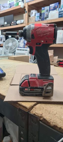 Milwaukee
M18 FUEL 18V Lithium-Ion Brushless Cordless 1/4 in. Hex Impact Driver