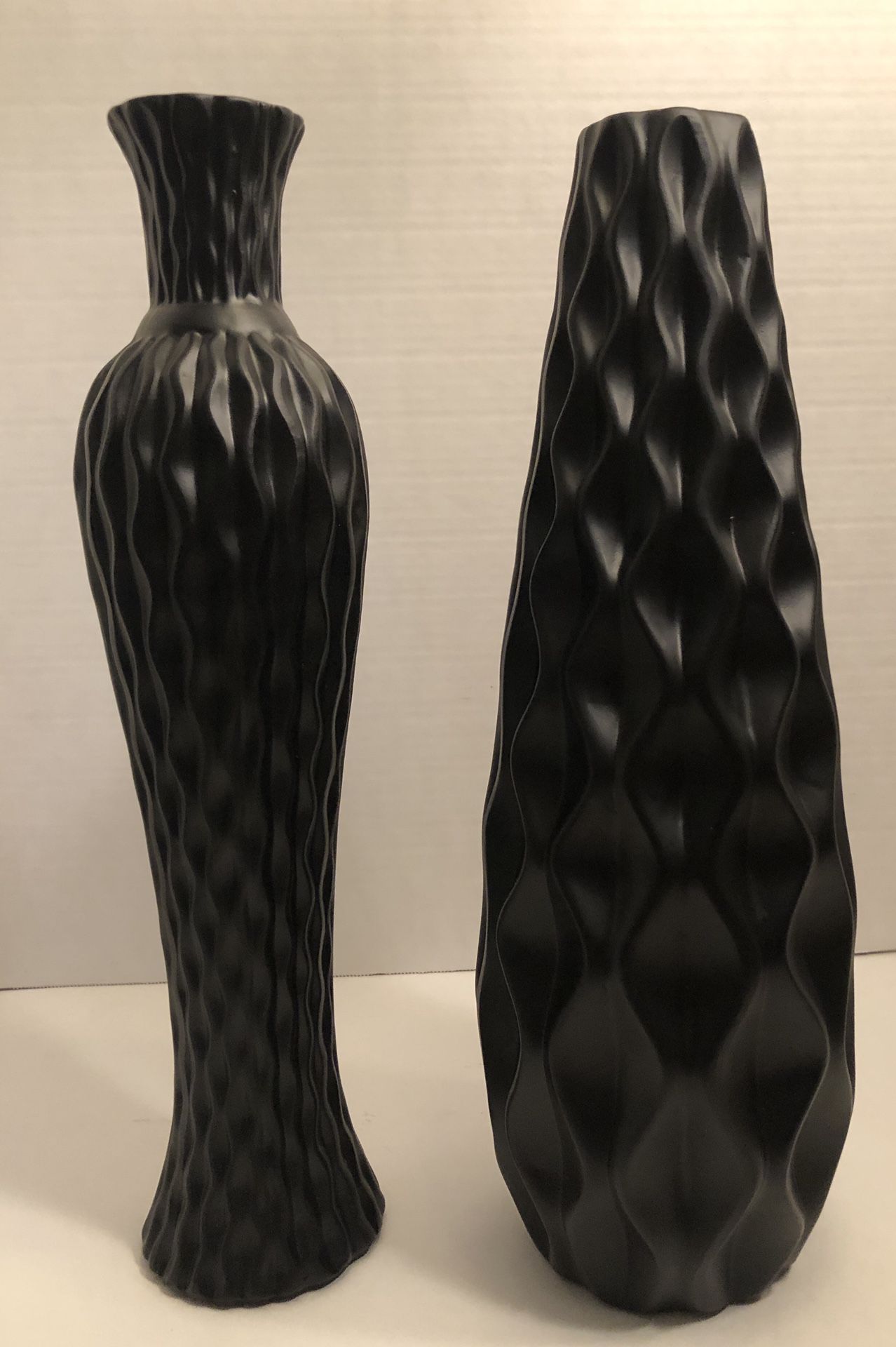 🙋‍♀️ Pair of Wavy Black Tall Vases