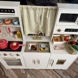 Play Kitchen And Accessories 
