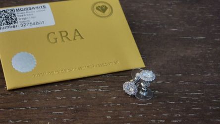 GRA Certified Moissanite Stud Earrings – New