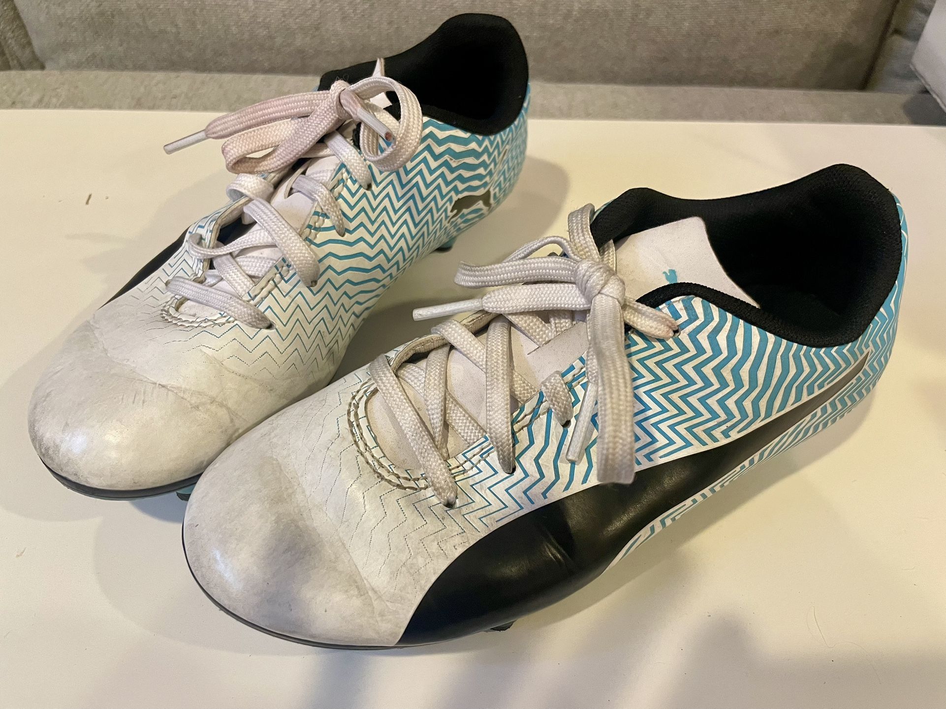 Puma Kids Soccer Clear Sneaker Sz 1C