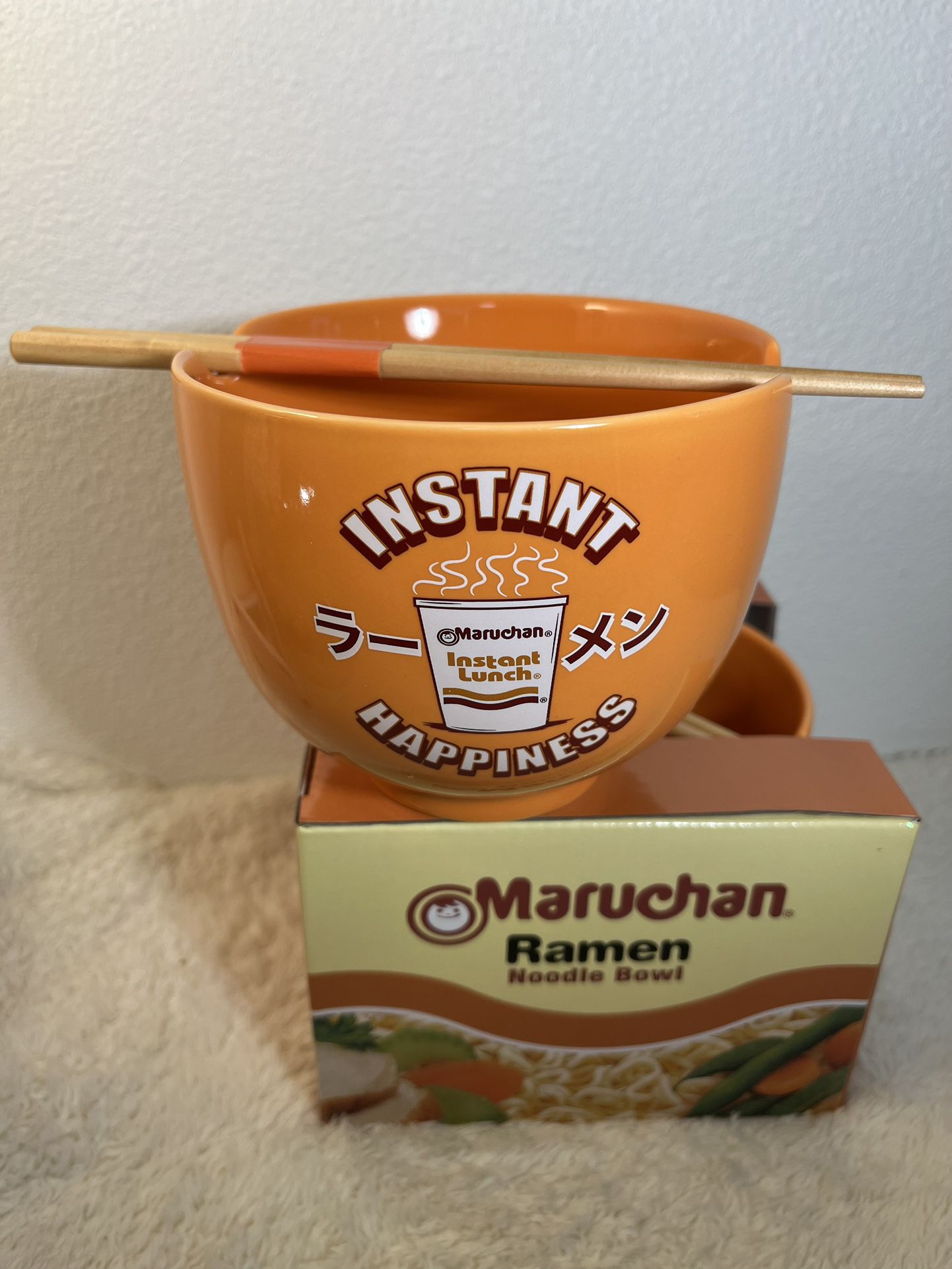 Maruchan Orange Ramen Noodle Bowl with Chopsticks Instant Happiness 20 oz
