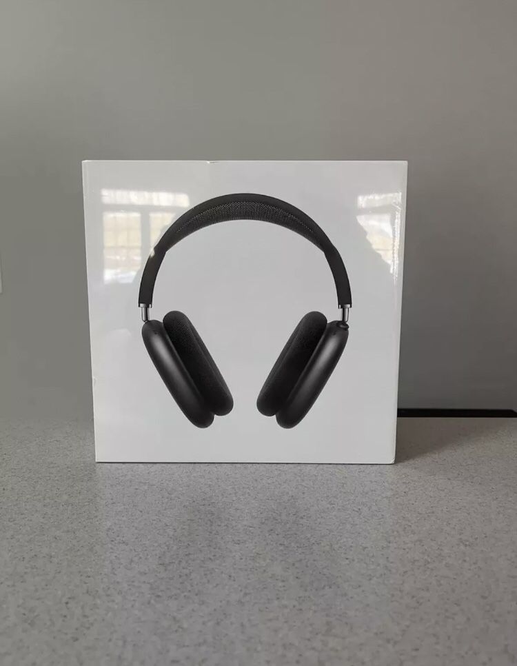 New AirPods Max With Smart Case