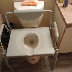 Drive Heavy Duty Commode With Drop Arms And Padded Armrest
