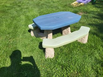 Step 2 picnic table