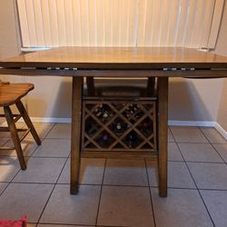 Tub Type Table With 4 Chairs can Be Used As A Circulation With Leaves Open