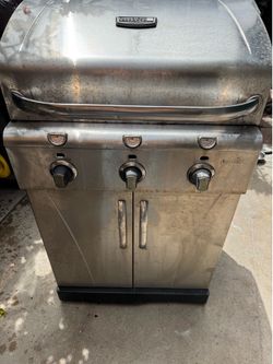 Grill for. Sale. Is still in good condition.