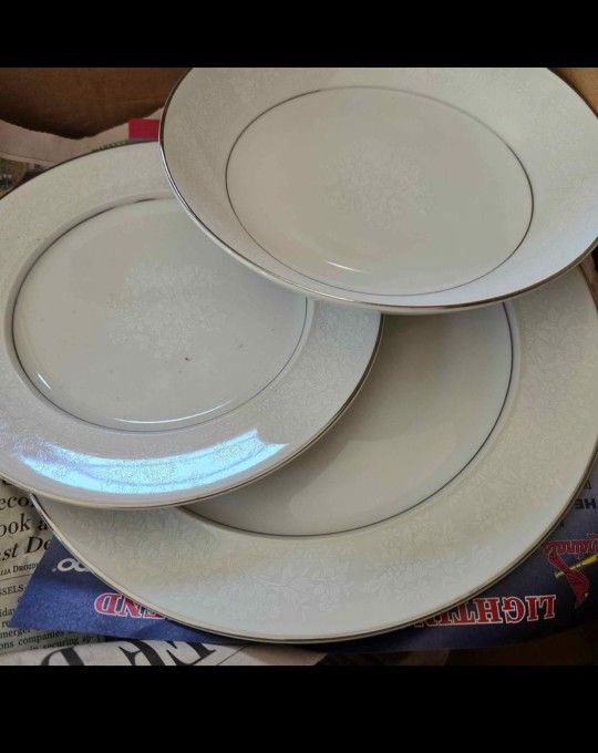 Ready For Thanksgiving!! Dinner China Setting 41 Pieces! Compares At 1k Brand New