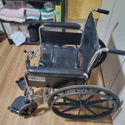 Wheelchair with hand wheels