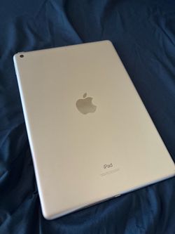 Apple iPad 7th Gen 10.2" Wi-Fi 32GB Silver – Good Condition