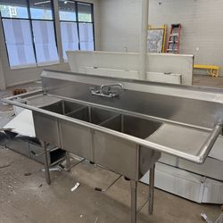 Three-compartment sink