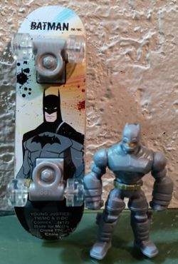 Young Justice Finger Board + batman