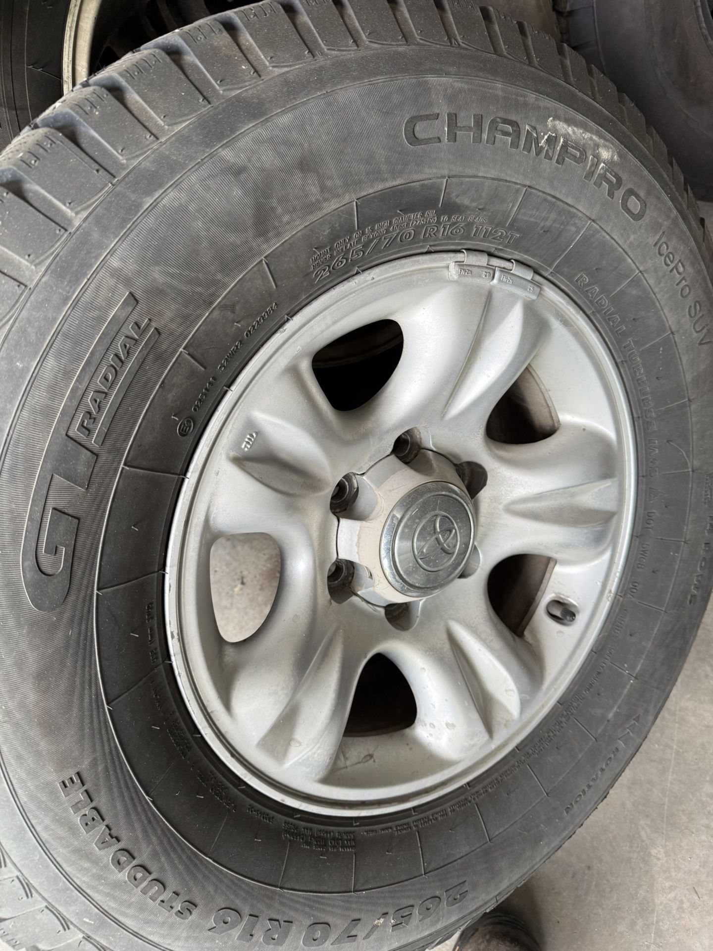 4 Toyota Studded Snow Tires And Wheels 265/70/R16