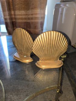 Seashell bookends