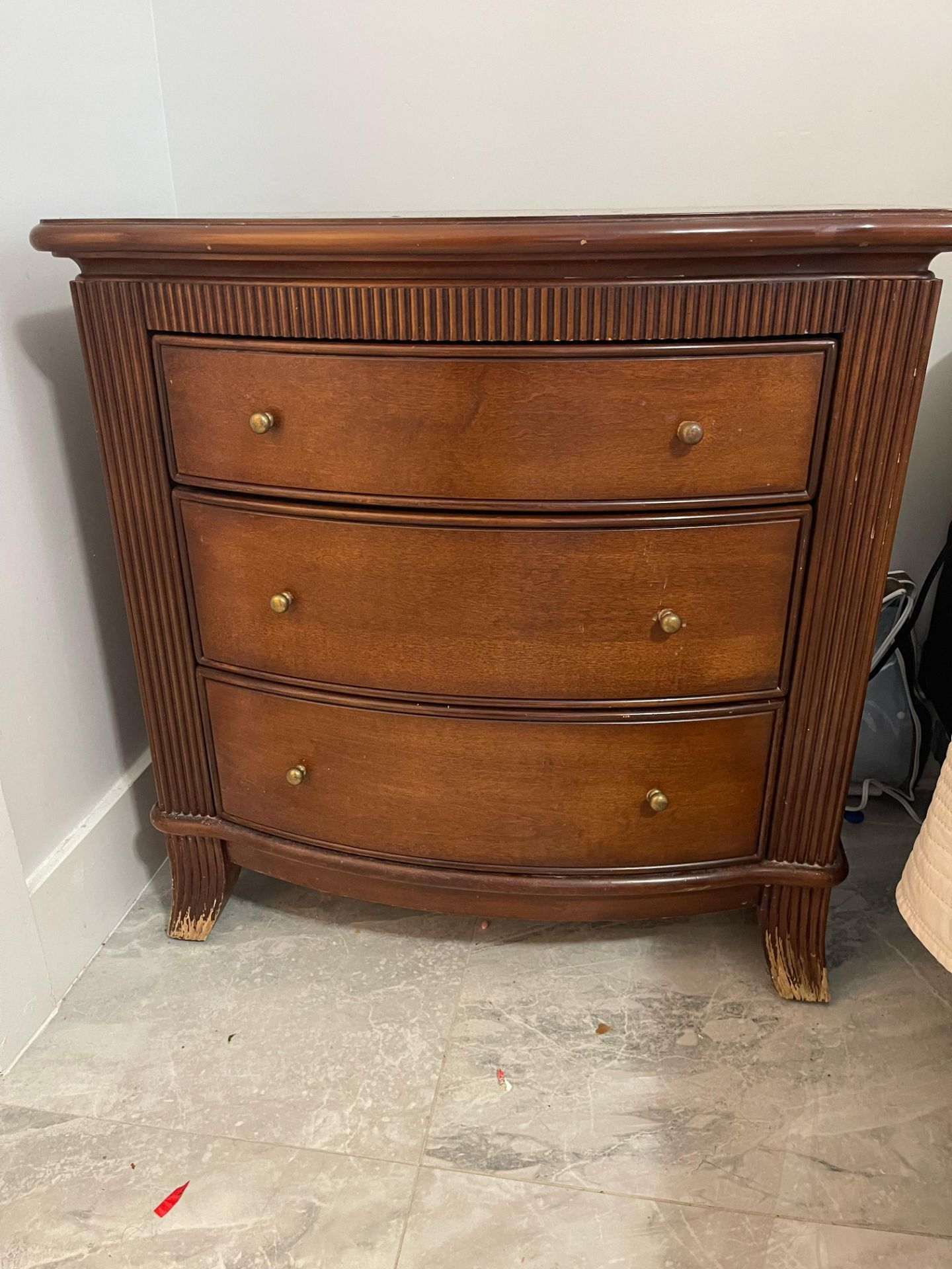 Set of 2 Classic Curved Wood Nightstands – 3 Drawer