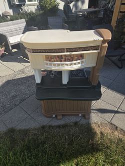 Kid's Play Kitchen