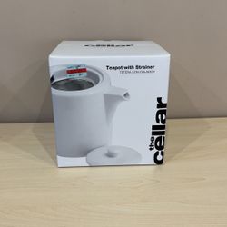 New In Box Teapot with Strainer Porcelain Stainless Steel 40 Oz / 1.2 L 