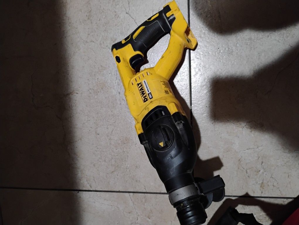 DeWalt Roto Hammer 1 INCH SDS D HANDLE