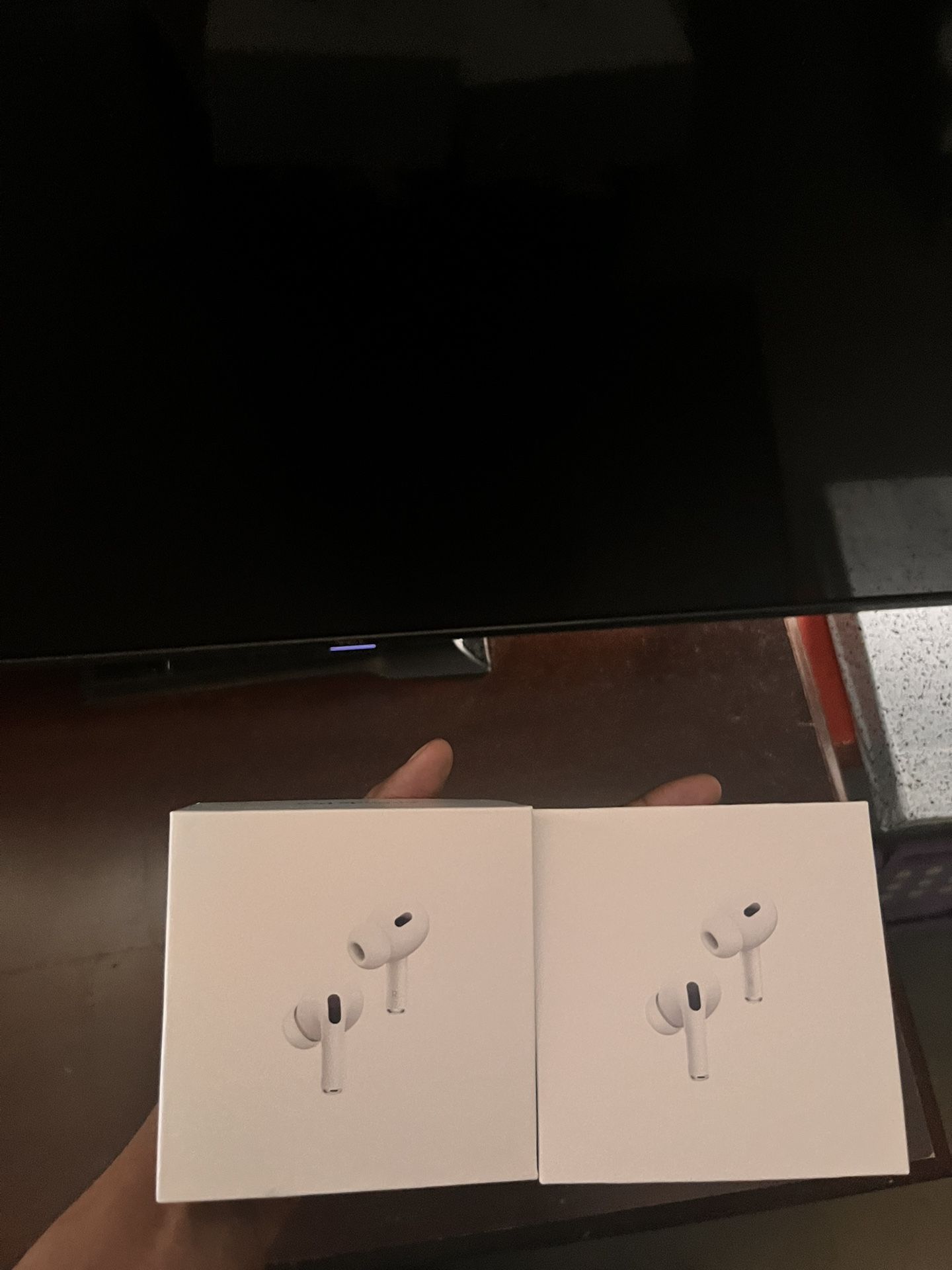 Wireless earbuds
