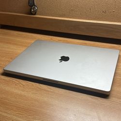 Macbook Pro M2 16in