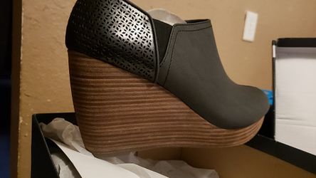 DR SCHOLLS WOMEN'S SHOES SIZE 11M..BRAND NEW