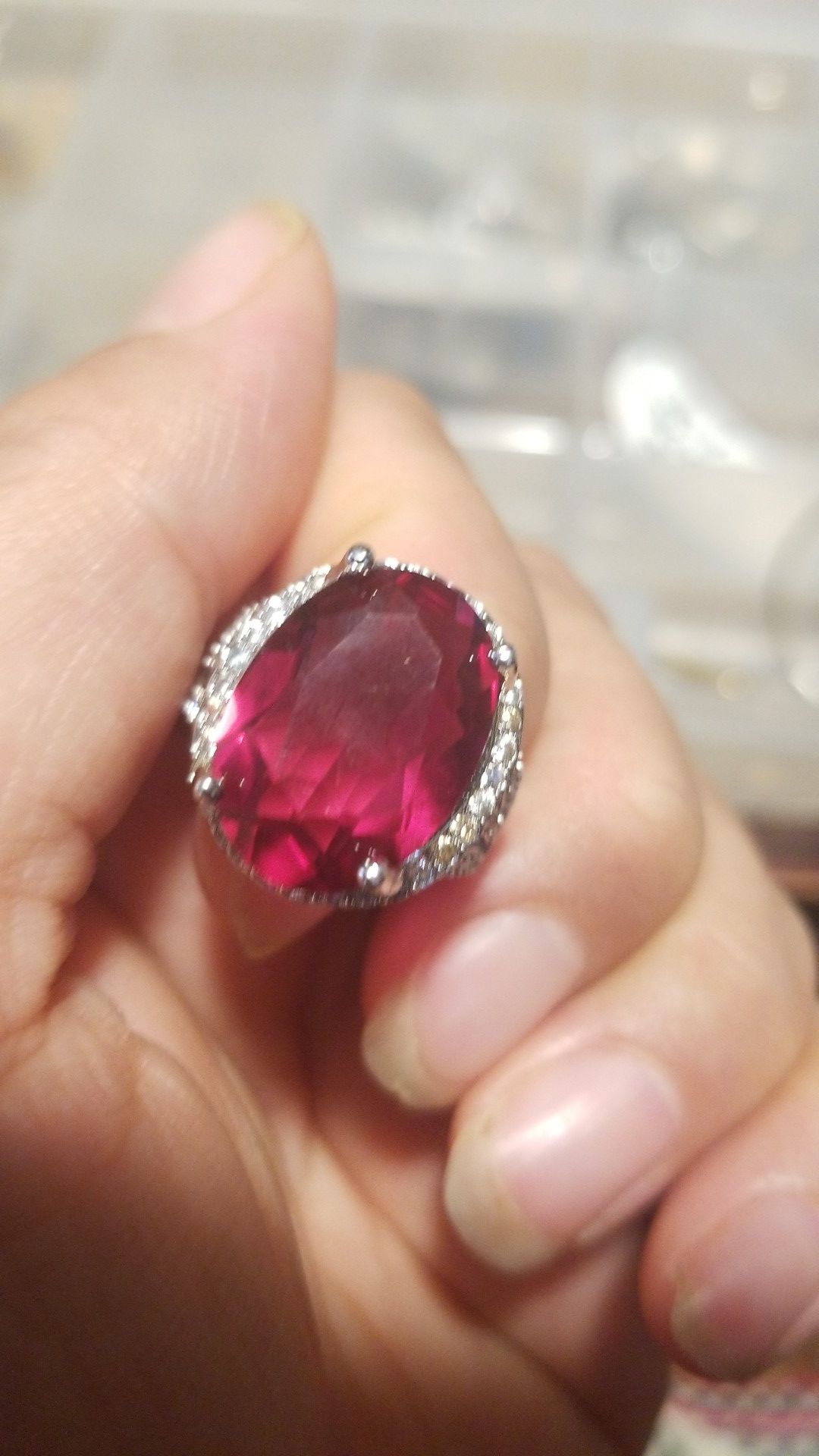 STUNNING GARNET WITH DIAMONDS RING