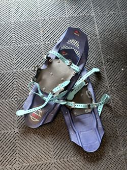 Kid snowshoes