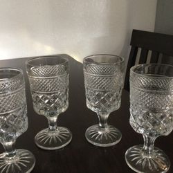 VINTAGE CRYSTAL WINE 🍷 GLASSES, ( 4 Pc) LIKE NEW