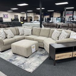 3-PC Fabric Sectional. 🚚WE DELIVER🚚