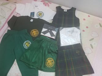 New, uniforme de St. Raymon para niña de 4/5 años