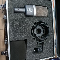 AKG C214 Large Diaphragm Container Microphone 
