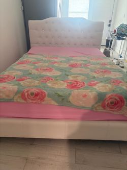 Queen size bed