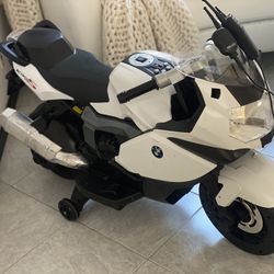 BMW Motorcycle R1200RT Battery Operated Kids Ride On Bike White 