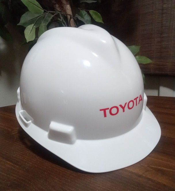 MSA V-GUARD HARD HAT - MEDIUM - USED