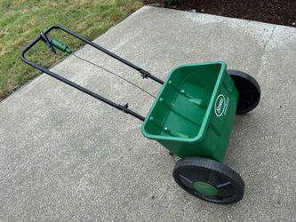 Scotts Acugreen 2000 drop spreader