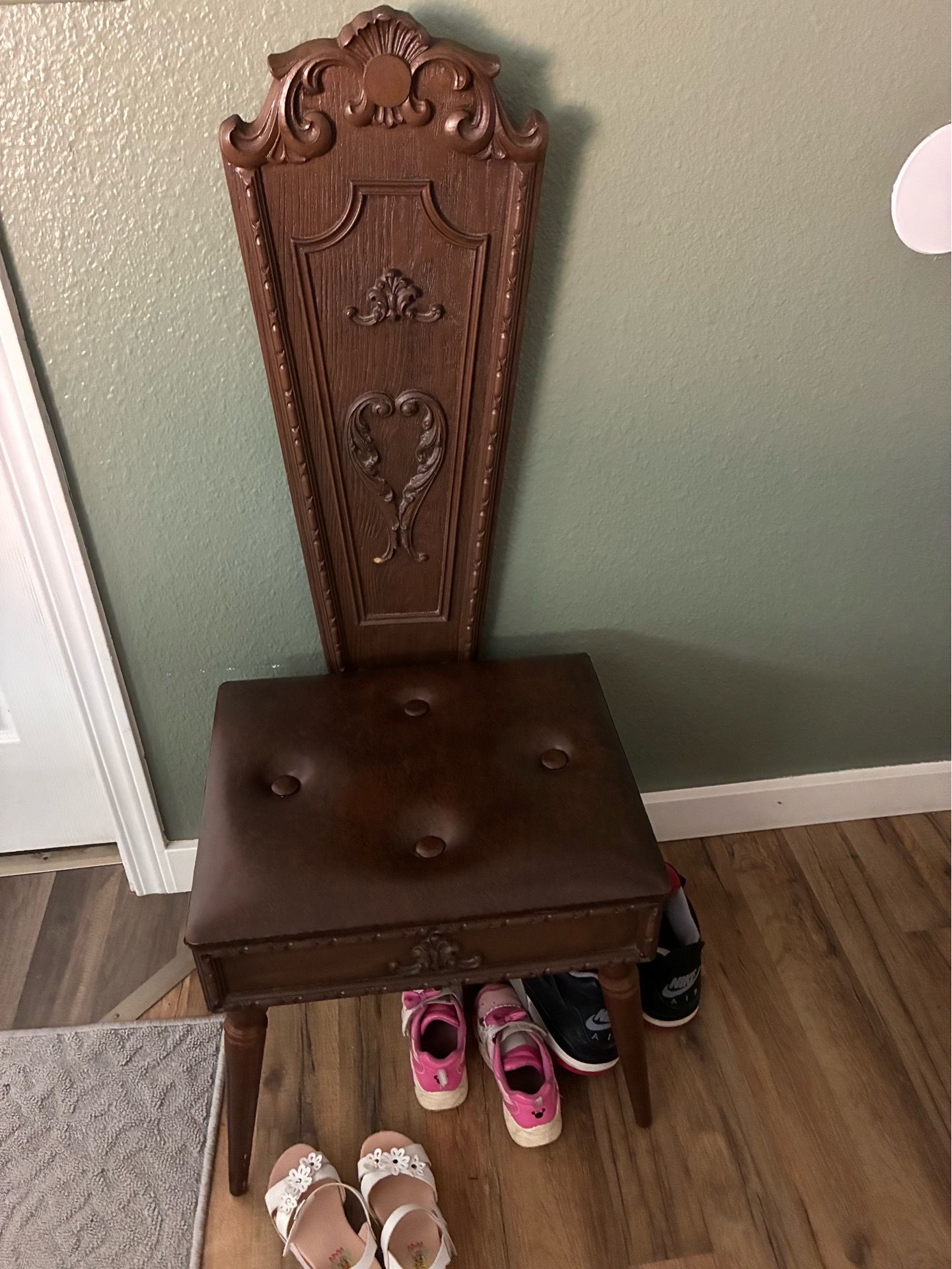 Chair (butler chair)