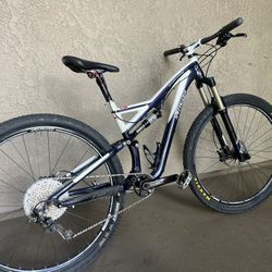 Specialized Stumpjumper Mountain Bike. 