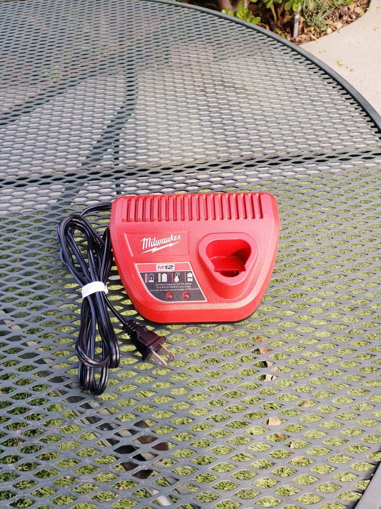 Milwaukee Battery Charger 