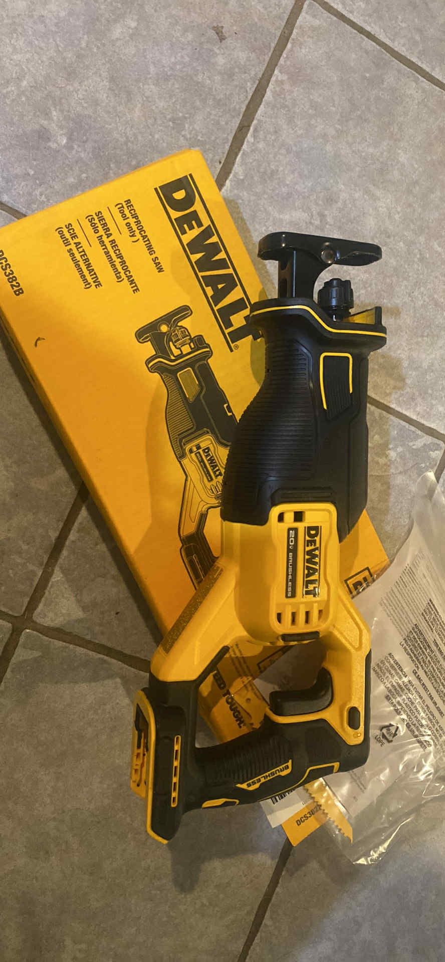20v Dewalt Saw