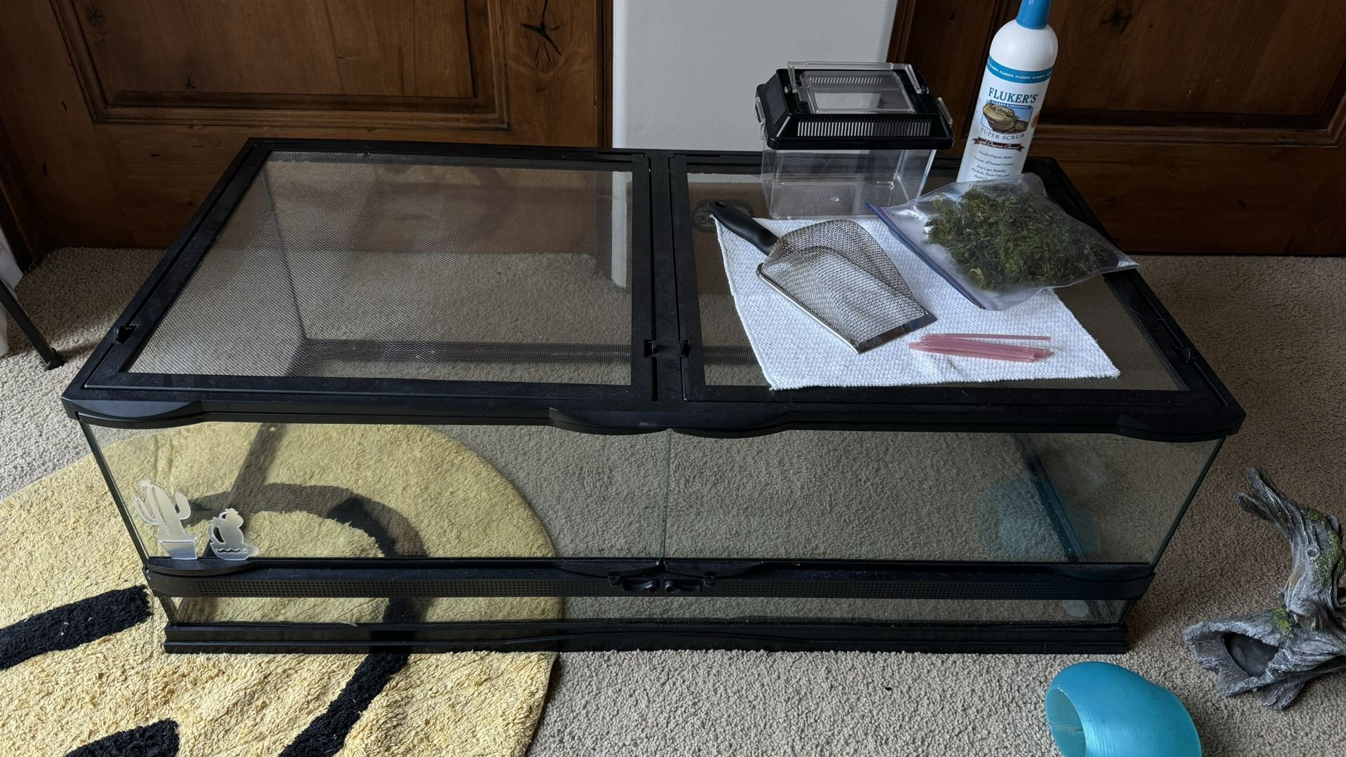 Large ZooMed Front Opening Enclosure + Decor