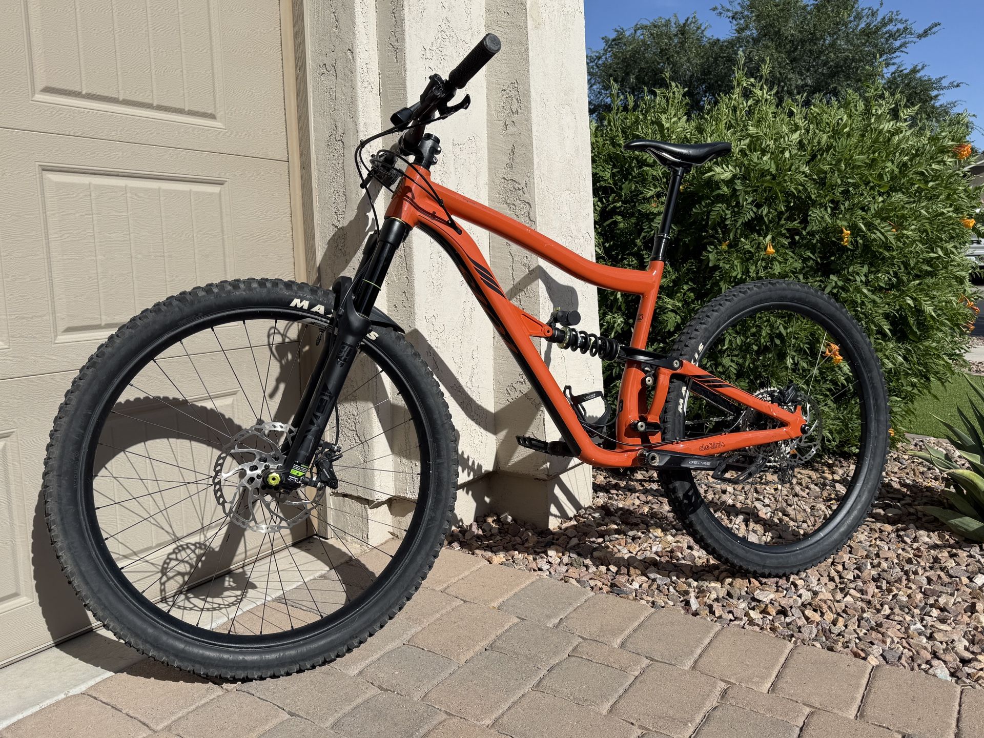 Mountain bike for Sale